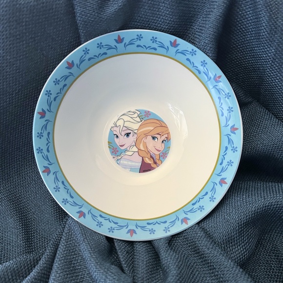 Disney Frozen Elsa and Anna Cereal Bowl 7” - Picture 1 of 5
